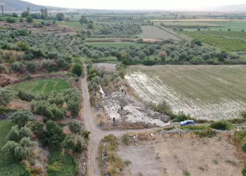 İş makinesi ile kaçak kazı yaparken suçüstü yakalandılar