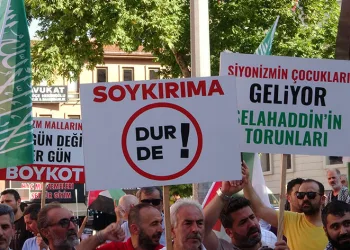 Yüzlerce kişi Filistin için yürüdü