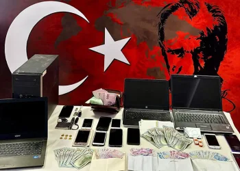 Manisa merkezli 3 ilde FETÖ operasyonu