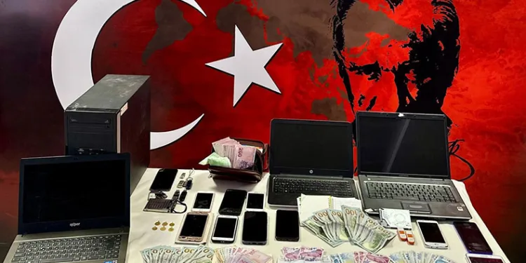 Manisa merkezli 3 ilde FETÖ operasyonu