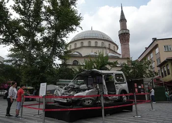 15 Temmuz’da tankın ezdiği araç Bursa’da sergileniyor