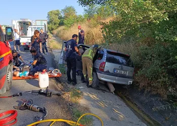 Bursa’da otomobil su kanalına çarptı: 1 ölü, 3 yaralı
