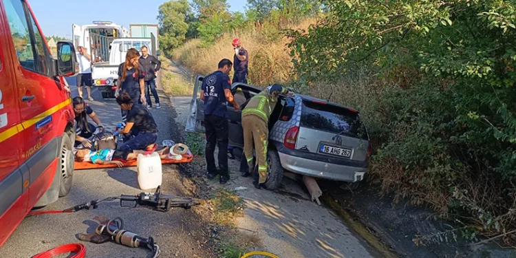Bursa’da otomobil su kanalına çarptı: 1 ölü, 3 yaralı