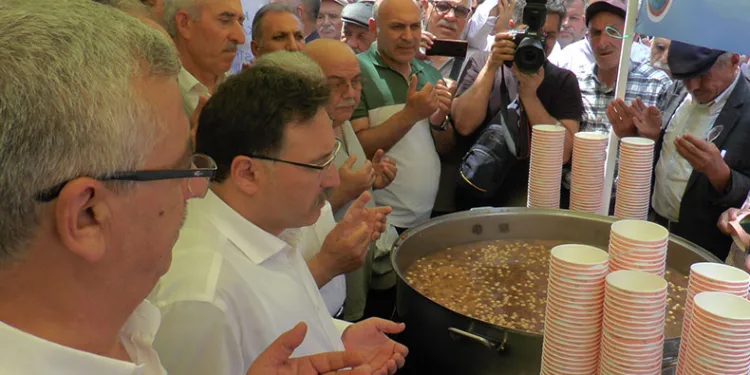 Lokantacılar Odası’ndan 10 bin kişilik aşure ikramı