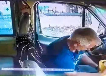 Küçücük camdan girip, 5 şoförün ekmek parasını çaldı