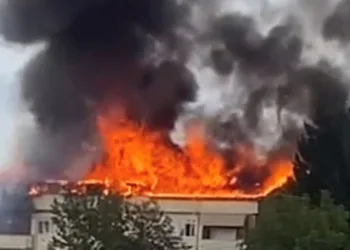 Öğrenci yurdu lojmanı alevlere teslim oldu