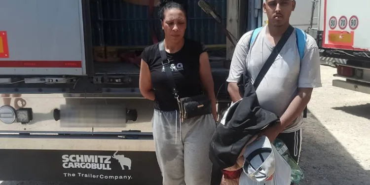 Kaçak göçmenleri yurtdışına geçirmeye çalışan organizatör yakalandı