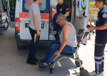 Trafikte 4 araç çarpıştı: 2 yaralı