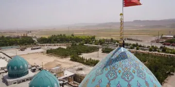 İran’da “intikam bayrağı” çekildi