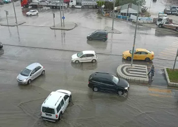 Kuvvetli sağanak yağış Bozüyük’te etkisini gösterdi