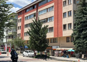 72 yaşındaki adam 5’inci katın balkonundan düştü