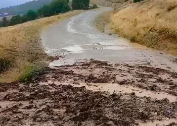 Osmancık’ta sel suları köy yollarına zarar verdi