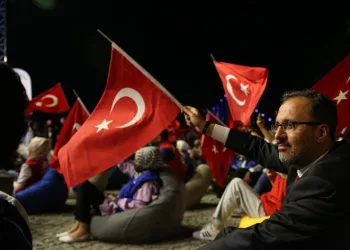 “Bu millet bir oldukça, bileğini hiçbir güç bükemez”