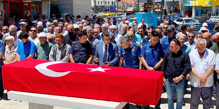 Kazada hayatını kaybeden emekli polis toprağa verildi