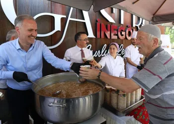 Gastro İnegöl mutfağından aşure ikramı