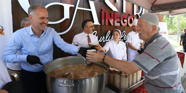 Gastro İnegöl mutfağından aşure ikramı