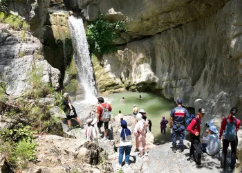 Kahramanmaraş’ta doğaseverler Galgamaç Şelalesi’nde buluştu