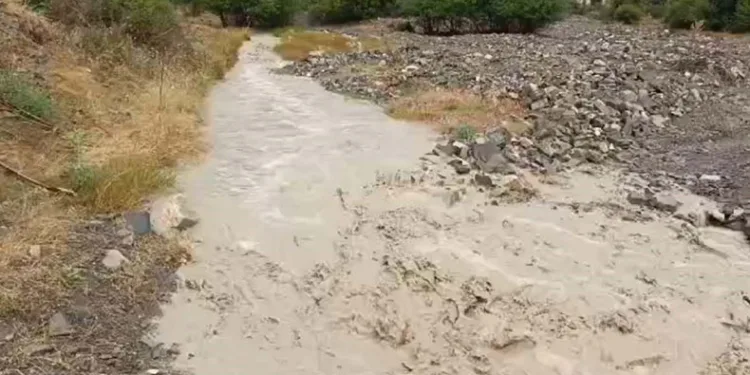 Sağanak dereleri taşırdı