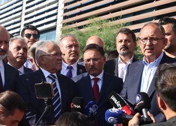 “Aktif siyasi hayatımızı bugün noktalıyoruz”