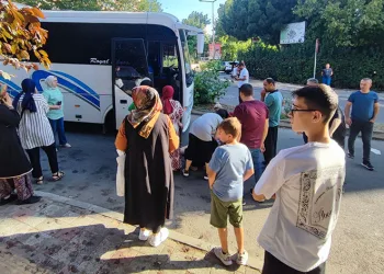 Yolun karşısına geçmek isteyen kadına otobüs çarptı