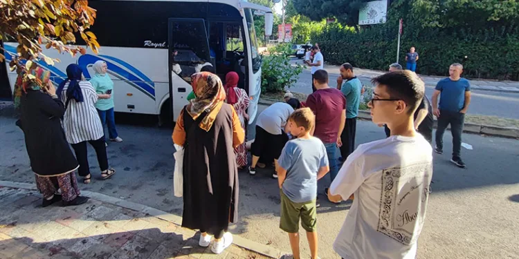 Yolun karşısına geçmek isteyen kadına otobüs çarptı