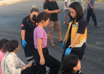 Otomobil ile kamyonet çarpıştı: 2 çocuk yaralandı