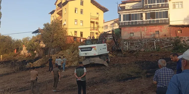 Tavşanlı’da korkutan yangın