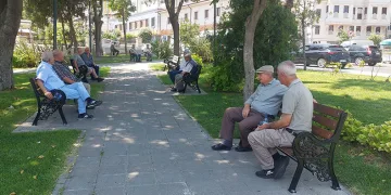 Tekirdağ’da kavurucu sıcaklar: Gölgeye akın ettiler