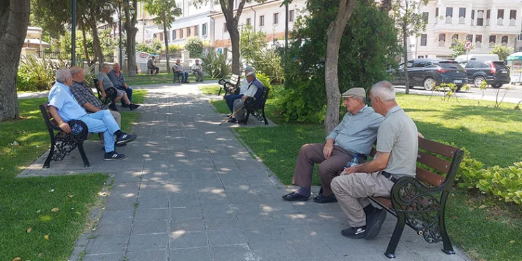 Tekirdağ’da kavurucu sıcaklar: Gölgeye akın ettiler