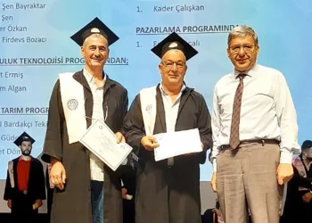 60 yaşındaki zabıta üniversitede birinci oldu