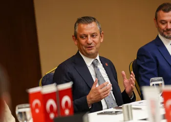 Özgür Özel, BAKSİFED üyeleri ile bir araya geldi