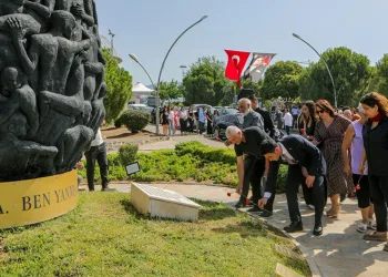 Bayraklı’da ‘Madımak’ unutulmadı