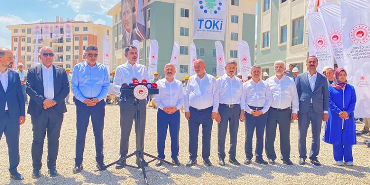 “Her ay 25-30 bin konut teslim edeceğiz”