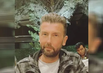 Kavga edenleri ayırırken canından oldu
