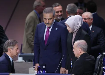 Cumhurbaşkanı Erdoğan, liderlerle sohbet etti