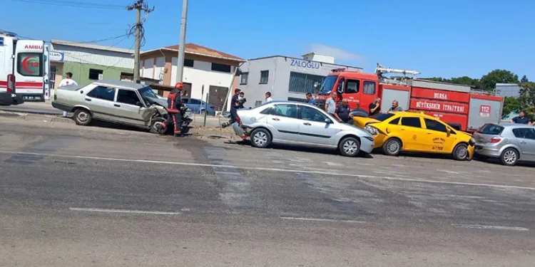 Bursa’da zincirleme kaza: 3 yaralı