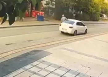 Bursa’da göz göre göre otomobili çaldılar