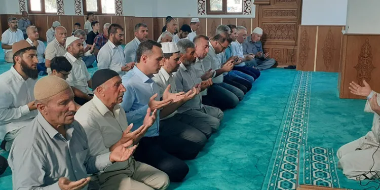 Samsat’ta merkez cami ibadete açıldı