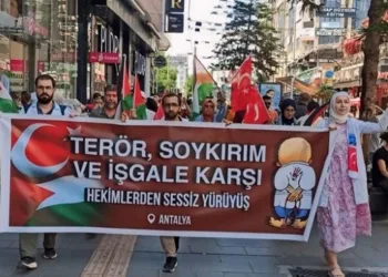 Hekimler bir kez daha Gazze için yürüdü