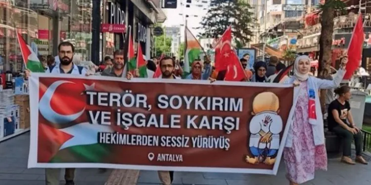 Hekimler bir kez daha Gazze için yürüdü