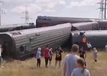 Rusya’da tren raydan çıktı: 100 yaralı
