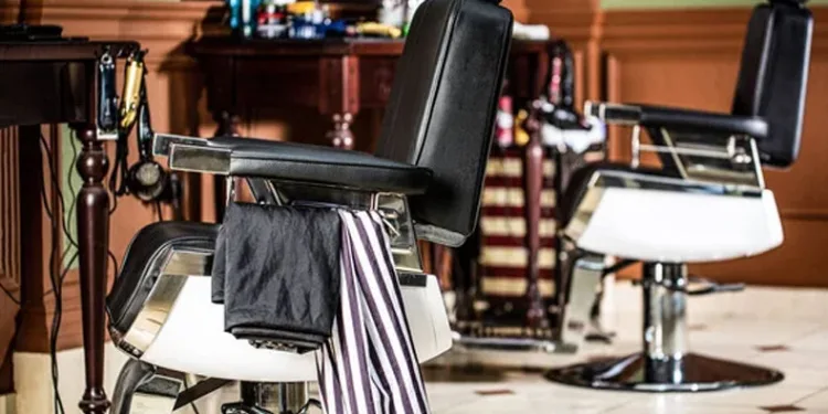 Berberler pazar, güzellik salonları salı günü kapalı olacak