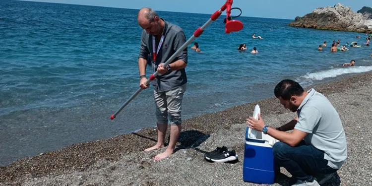 Zonguldak’ta deniz suyundan numuneler alındı