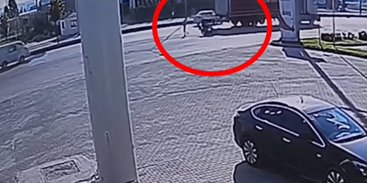 Bursa’da feci motosiklet kazası kamerada