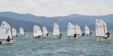 İznik’te Yelken Yarışları başladı