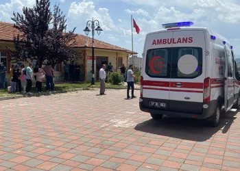 Kur’an kursunda üstlerine alçı tavan düştü