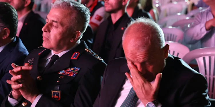 Emniyet Müdürü göz yaşlarına hakim olamadı
