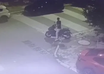 Çaldığı motosikletle kapkaç yaptı