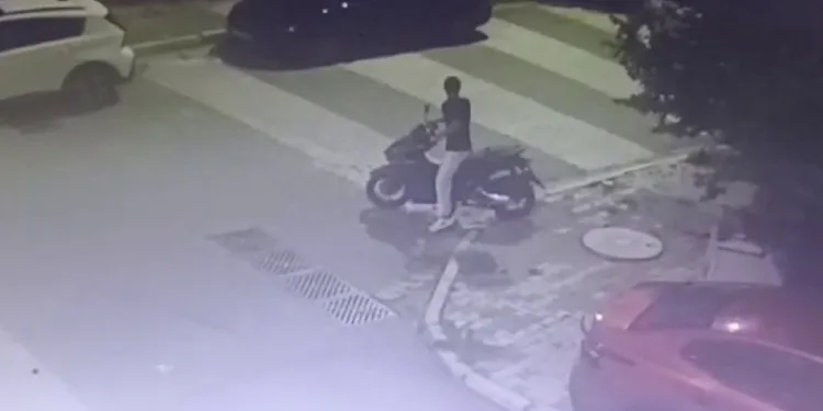 Çaldığı motosikletle kapkaç yaptı