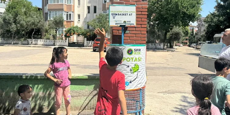 Karacabey’de geri dönüşüme basket potalı destek